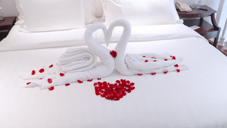 Romantic-Towel-Art-Origami-On-Bed-Hotel-Luxury-Room-In-InterContinental-Bali-Resort,-Indonesia