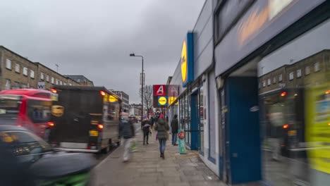 Hyperlapse-Der-Belebten-Camden-High-Street-An-Einem-Bewölkten-Tag