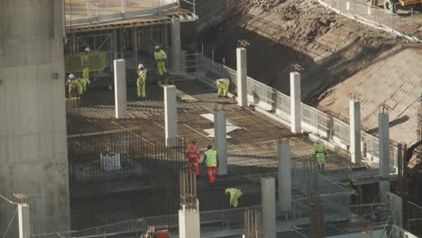 Lapso-De-Tiempo-De-Los-Trabajadores-En-Un-Sitio-De-Construcción