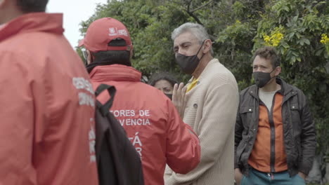 Government-officials-talk-with-Venezuelan-migrants-in-Bogota-during-lockdown