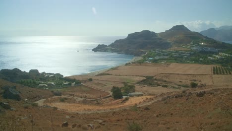 Descubriendo-Las-Serenas-Playas-Y-Los-Acantilados-Costeros-De-Creta