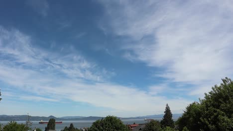 Zeitraffer-Vom-Deck-In-Astoria,-Oregon-Im-Mai-Entlang-Des-Columbia-River