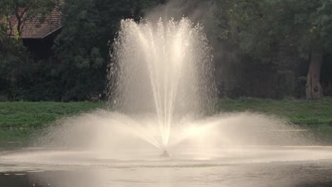 Big-fountain-in-a-city-lake-on-a-grey-fall-end-of-summer-day