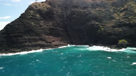 Slow-pan-and-circle-around-the-Makapuu-lighthouse