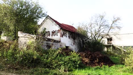 Esta-Es-La-Casa-Antigua-En-La-Naturaleza