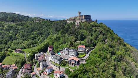 Igeldo-Mountain-Game-San-Sebastian-Spanien-Drohne,-Luftaufnahme