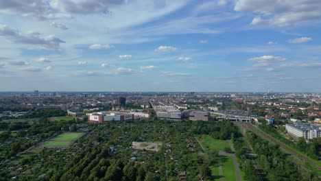 Jardines-De-Adjudicación-Que-Proporcionan-Un-Oasis-Verde-En-La-Ciudad-De-Berlín,-Alemania.