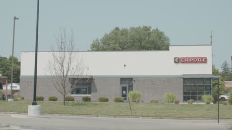 Chipotle-restaurant-in-Okemos,-Michigan-with-wide-side-stable-shot