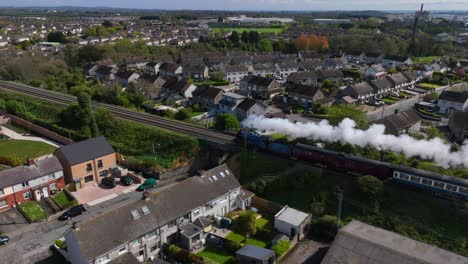 Tren-A-Vapor,-Drogheda,-Condado-De-Louth,-Irlanda,-Abril-De-2023