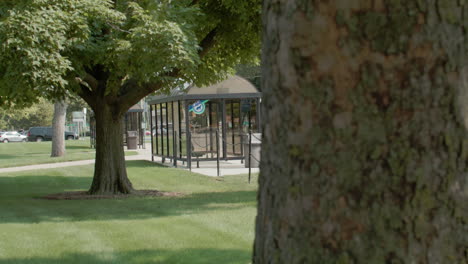 Bus-stop-on-the-campus-of-Michigan-State-University-in-East-Lansing,-Michigan-with-a-stable-video-shot