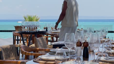 Schönes-Abendessen-Am-Strand