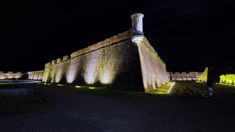 Marvel-at-the-panoramic-views-of-the-Fortaleza-de-São-José-de-Macapá's-ancient-walls,-a-historic-fortress-in-the-heart-of-Brazil's-Amazon-region