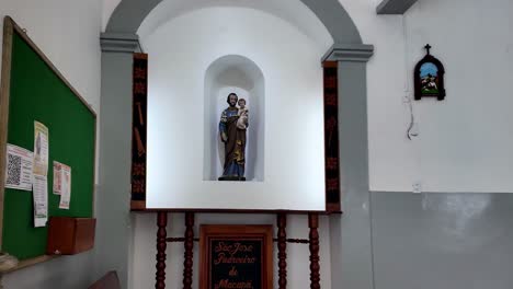 Detailed-view-of-São-José-de-Macapá-Cathedral's-interior