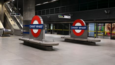 Man-within-Canary-Wharf-Station,-London,-United-Kingdom