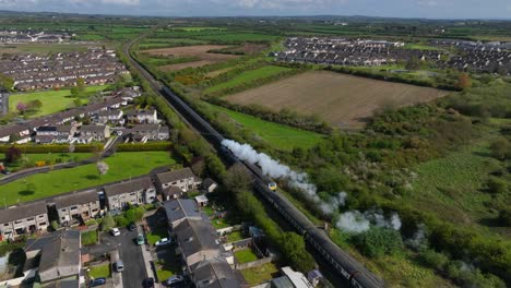 Tren-A-Vapor,-Drogheda,-Condado-De-Louth,-Irlanda,-Abril-De-2023