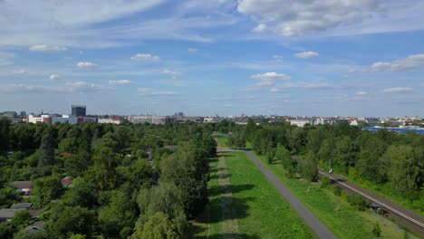 Jardines-De-Adjudicación-Que-Proporcionan-Un-Oasis-Verde-En-La-Ciudad-De-Berlín,-Alemania.