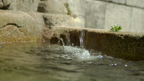 Water-pouring-down-in-a-fountain