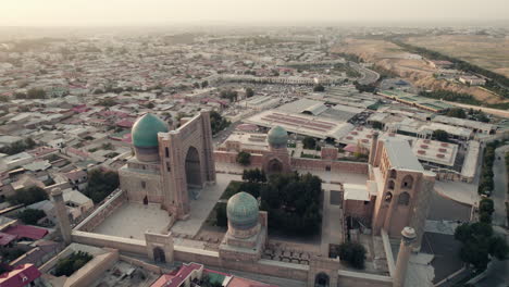 Bibi-Khanym-Mosque,-Samarkand-dynamic-aerial-shot