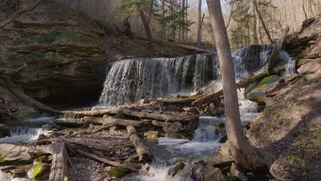 Waterfall-cascading-over-rocks-in-a-serene-forest-setting