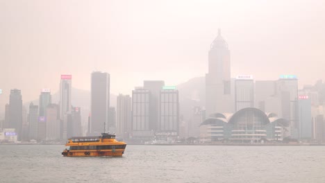 Transporte-En-Ferry-De-La-Ciudad-De-Hong-Kong-A-Través-Del-Río