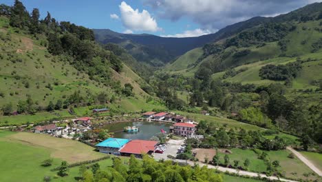 Flyover-of-peaceful-Hotel-Lago-Valdivia-in-Jardin-Valley-of-Colombia