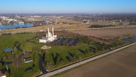 Centro-Islámico-Del-Gran-Toledo,-Perrysburg,-Ohio,-EE.UU.-En-Vista-De-Drones