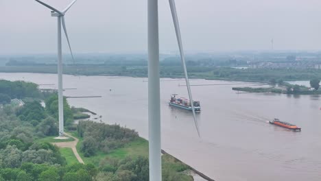 Vecinos-Industriales-Cercanos,-Buques-De-Carga,-Energía-Eólica-Holandesa,-Antena