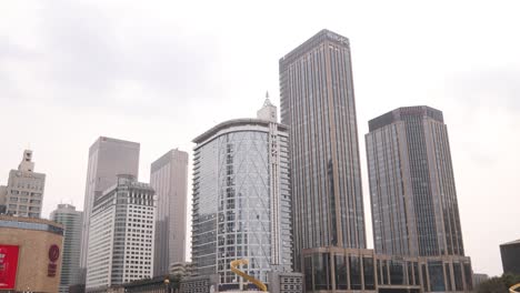 Horizonte-Con-Modernos-Edificios-De-Oficinas-Y-Monumentos-Arquitectónicos-En-Chengdu,-China