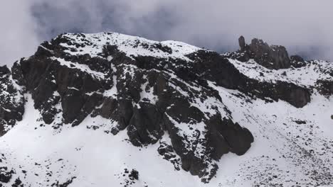 Volcán-Carihuairazo-En-La-Cordillera-De-Los-Andes,-Ecuador