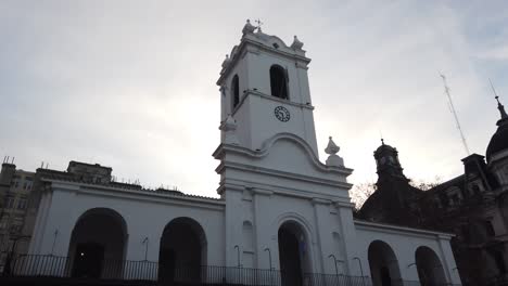 The-cabildo-of-buenos-aires-argentina-at-dusky-sunset-skyline,-travel-landmark