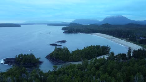 Tofino,-Reino-Donde-El-Espíritu-De-Aventura-Se-Encuentra-Con-La-Serenidad-De-La-Naturaleza