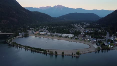 Harrison-Lagoon-In-Village-Of-Harrison-Hot-Springs-At-Sunset-In-Fraser-Valley,-Canada