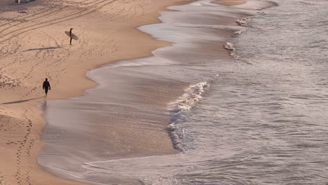 Close-view-looking-along-Bondi-Beach-from-South-Bondi-at-sunrise