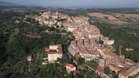 Montepulciano,-Toscana,-Italia-Hermosa-Toma-Aérea-Con-Drones