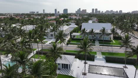 Zona-De-Viviendas-Exclusiva-Con-Villas-Modernas-En-El-Suburbio-De-West-Palm-Beach-City