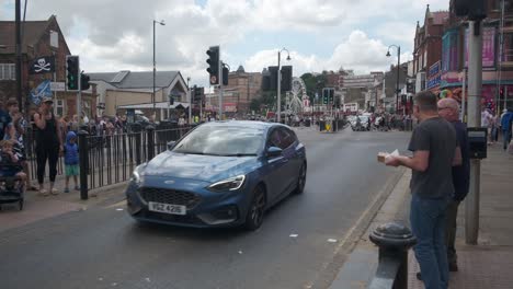 footage-of-Scarborough-South-Bay-with-people-cars-and-tourists,-North-Yorkshire-on-a-summer-day-on-a-busy-weekend-with-families-enjoying-the-English-coastal-seaside-resort