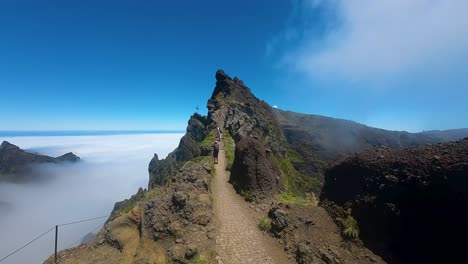 FPV-aerial-view-of-hikers-and-path-of-Pico-do-Pico-trail-on-Madeira,-Portugal