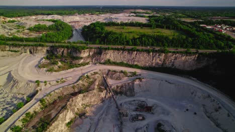 Forward-shot-of-the-Thornton-Quarry,-Illinois,-USA