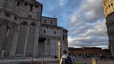 Tourist-going-to-Cathedral-square-and-leaning-Tower-of-Pisa-in-Italy