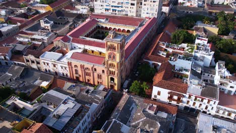 Drone-Shot,-University-of-Cartagena-Building,-Colonial-Architecture,-Colombia