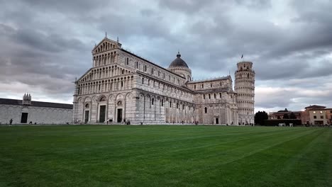 A-scenic-view-of-the-Cattedrale-di-Pisa-in-Pisa,-Italy,-on-a-cloudy-day,-emphasizing-the-architectural-beauty-and-historical-significance-of-this-iconic-landmark