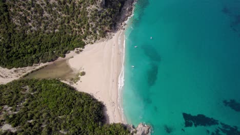 Top-Down-Aerial-Shot-Of-Beautiful-Beach-Landscape-At-Sardinia,-Italy