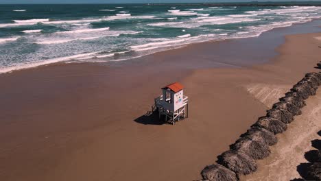 Erleben-Sie-Die-Ruhige-Schönheit-Dieses-Unberührten-Strandes,-Aufgenommen-In-Atemberaubender-4K-Auflösung