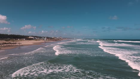 Tauchen-Sie-Ein-In-Die-Ruhige-Schönheit-Eines-Tropischen-Strandes,-Aufgenommen-In-Atemberaubender-4K-Auflösung