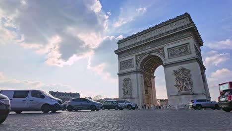 Zeitraffer-Ansicht-Des-Berühmten-Denkmals-Des-Arc-De-Triomphe,-Paris,-Frankreich