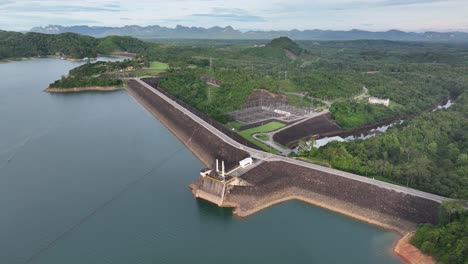 Top-down-aerial-view-on-the-Rajjaprabha-Dam-Its-purpose-is-electricity-generation,-irrigation,-flood-control,-and-fishing