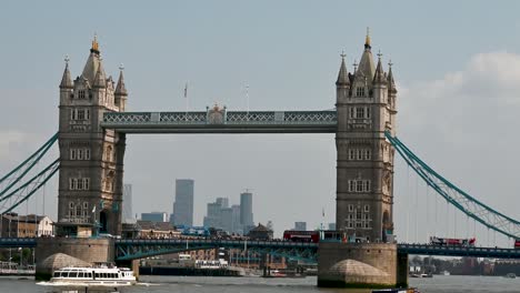 Mira-El-Puente-De-La-Torre,-Londres,-Reino-Unido