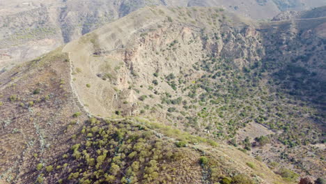 Fantástica-Vista-Aérea-Sobre-El-Cráter-Llamado-Caldera-Volcánica-De-Bandama-En-La-Isla-De-Gran-Canaria