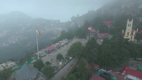 Vista-Aérea-De-La-Estación-De-Montaña-De-Shimla,-Calle-Comercial