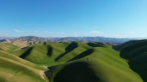 Aerial-view-of-the-Green-Mountains-and-peaceful-nature